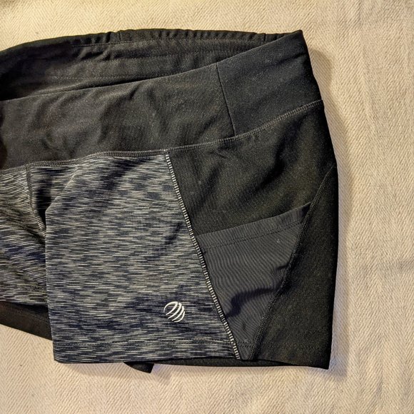 MPG Bike Gym Shorts With 3 Pockets (Black & Grey) - Picture 7 of 13